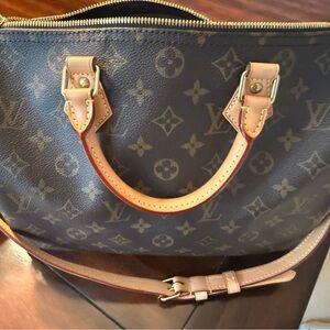 Excellent condition Louis Vuitton Monogram speedy bandouliere 30